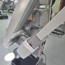 Cargar imagen en el visor de la galería, Used Carl Zeiss OPMI Pentero Surgical Microscope