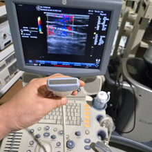 Cargar imagen en el visor de la galería, Unidad de ultrasonido GE Logiq P5 usada con sonda lineal y sonda convexa, envío a todo el mundo. Equipo médico.