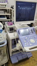 Cargar imagen en el visor de la galería, Venta mundial de Aloka Prosound Alpha10 Premier Ultrasound y 3 sondas convexas lineales vaginales usados
