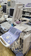 Cargar imagen en el visor de la galería, Venta mundial de Aloka Prosound Alpha10 Premier Ultrasound y 3 sondas convexas lineales vaginales usados