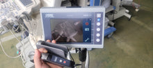 Cargar imagen en el visor de la galería, For Sale Karl Storz C mac monitor 8430ZX 2 blade Laryngoscope System
