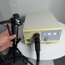Cargar imagen en el visor de la galería, Venta de (I) Sistema de gastroscopio Olympus de 9 mm usado Olympus CV70 (CV60) y Olympus Gif-V70

