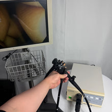 Cargar imagen en el visor de la galería, Venta de (I) Sistema de gastroscopio Olympus de 9 mm usado Olympus CV70 (CV60) y Olympus Gif-V70
