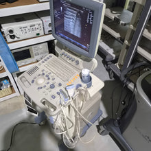 Cargar imagen en el visor de la galería, Unidad de ultrasonido GE Logiq P5 usada con sonda lineal y sonda convexa, envío a todo el mundo. Equipo médico.
