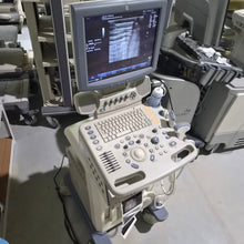 Cargar imagen en el visor de la galería, Unidad de ultrasonido GE Logiq P5 usada con sonda lineal y sonda convexa, envío a todo el mundo. Equipo médico.
