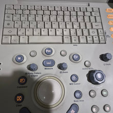 Cargar imagen en el visor de la galería, Unidad de ultrasonido GE Logiq P5 usada con sonda lineal y sonda convexa, envío a todo el mundo. Equipo médico.
