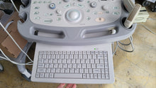 Cargar imagen en el visor de la galería, Venta mundial de ecógrafo Toshiba Aplio MX de segunda mano con 3 sondas, convexo, lineal, vaginal
