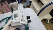 Load image into Gallery viewer, Worldwide Selling on 160$ Used Maxtec MaxVenturi R211P03-014 Oxygen Blender
